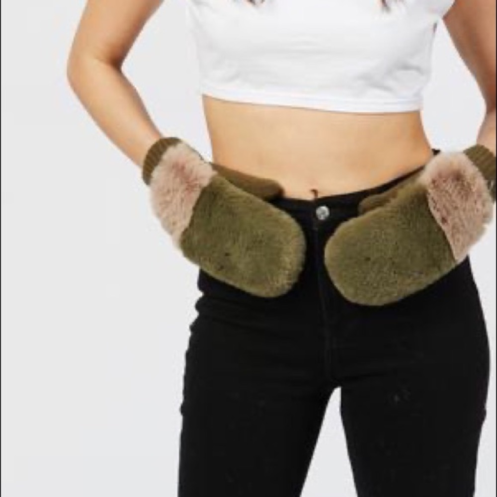 NWT Shaci Faux Fur Gloves - Green/Gray